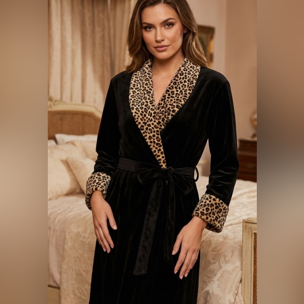 VINTAGE Quiet Moments Black & Cheetah Velour /Velvet Robe